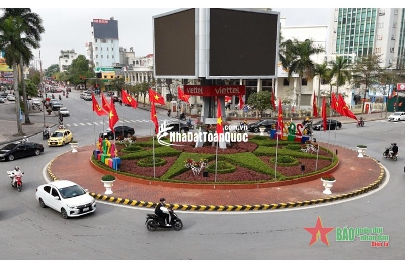 bán đất tặng nhà 2 tầng mặt lý bôn. gần 160m2, gần vincom